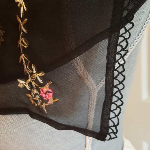 ❤️ NWT Liz Claiborne Sheer Black Embroidered Scarf - Picture 5 of 9
